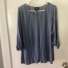 W5 Top Womens XL Blue Embroidered Textured St...