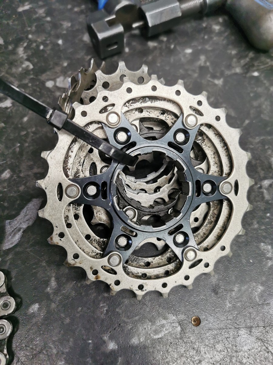 Cassette Shimano Ultegra CS-6800 11v 11-25T + Chaîne - Occasion Bon état