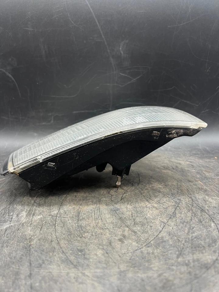 1990-1994 Lexus LS 400 OEM Passenger Side Corner Headlight Housing Assembly 50-5 - Image 4 of 4