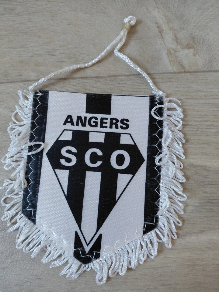 Angers SCO Fanion textile avec franges (blason) blanc noir, avant 2000 - Photo 1/2