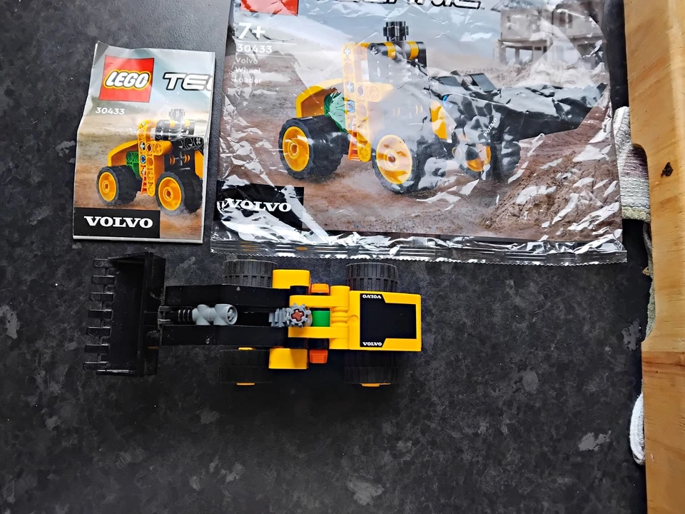 LEGO Technic 30433 Volvo Wheel Loader, photo 1 of 5