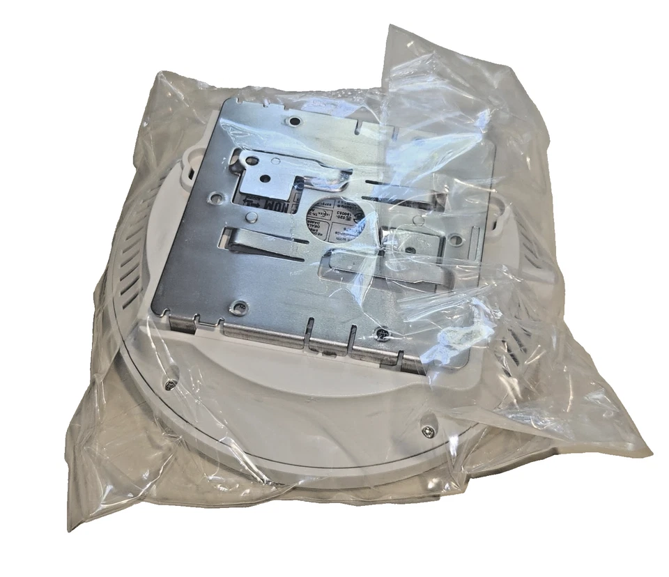 Extreme Networks WS-AP 3915i-ROW P/N 31029  Wireless Access Point - Image 4 of 4