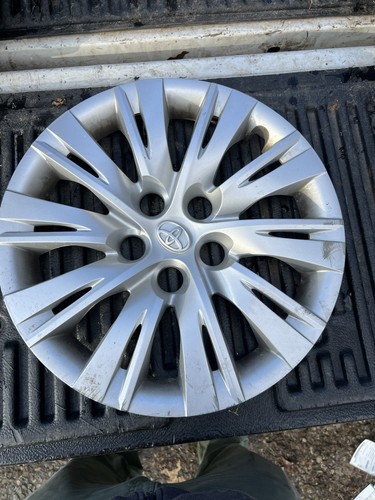 curb rash 2012 2013 2014 TOYOTA CAMRY 16'' used wheel cover hub cap 61163