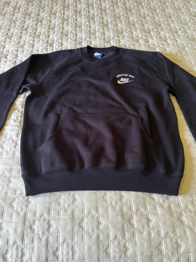 Vintage 1980's Men's Nike Athletics West Black Crew Sweatshirt Size Large