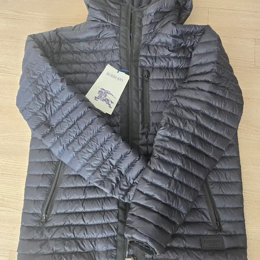 Burberry Lightweight Goose Down Padding Jacket - … - image 4