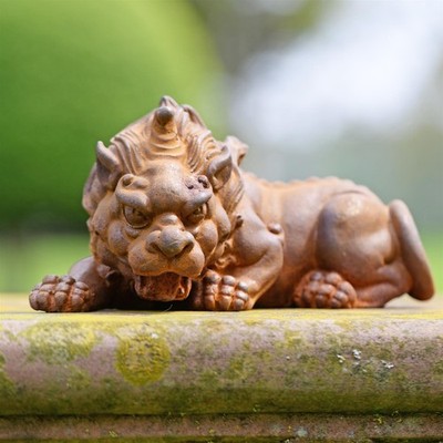 Rustikale Gartenskulptur ''Drache knurrt'' aus Gusseisen Outdoor Ornament