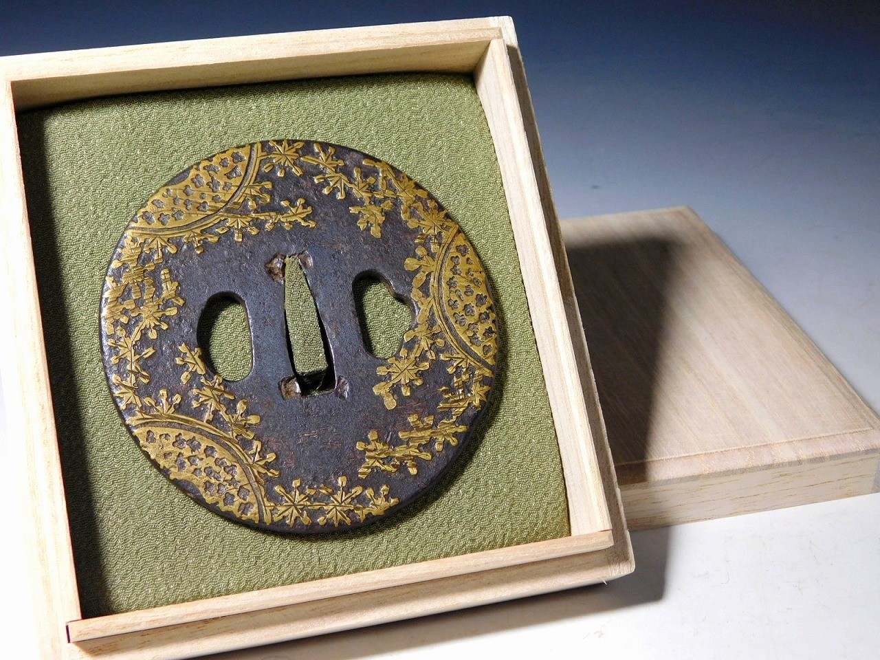 Heianjo School Brass Inlay Large 鍔 Tsuba early Edo original tsuba antique