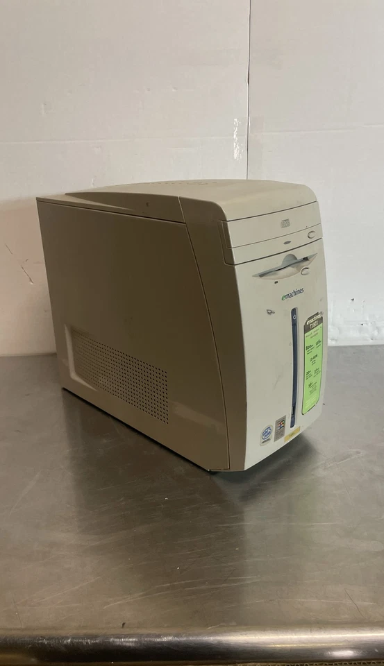 Emachines T1801 Intel Celeron Windows ME 20GB HDD Desktop PC Tower - Image 2 of 4