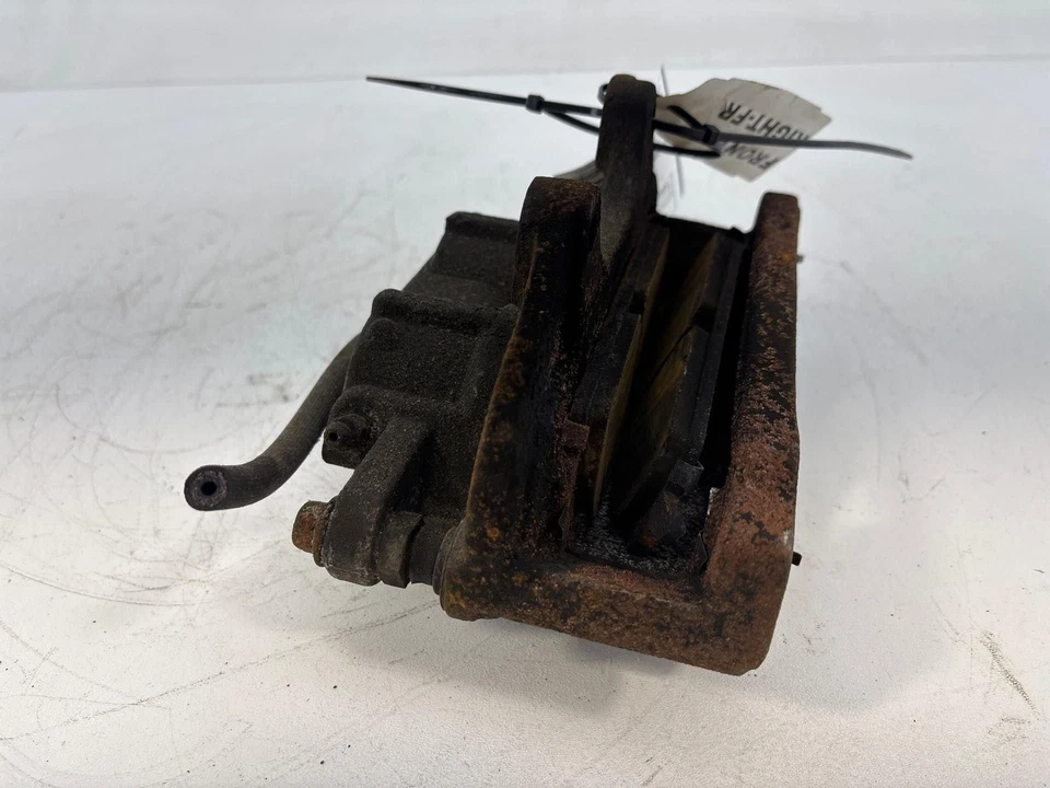 Оригинальный суппорт переднего правого тормоза 2006-2023 Dodge Charger - Изображение 2 из 4