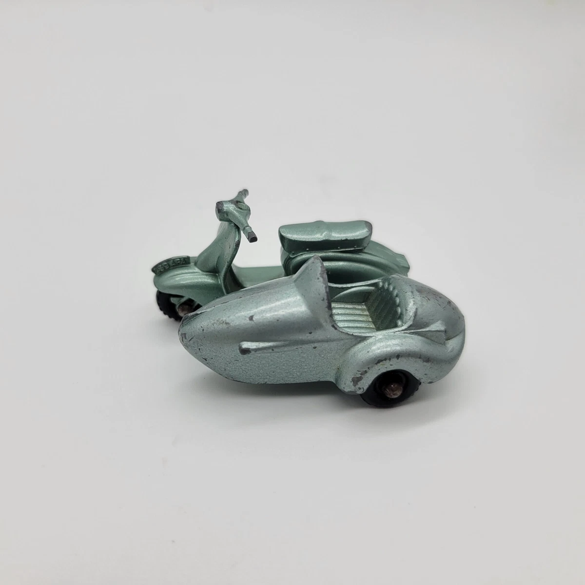 Matchbox Regular Lambretta and sidecar 36b2 - Modélisme