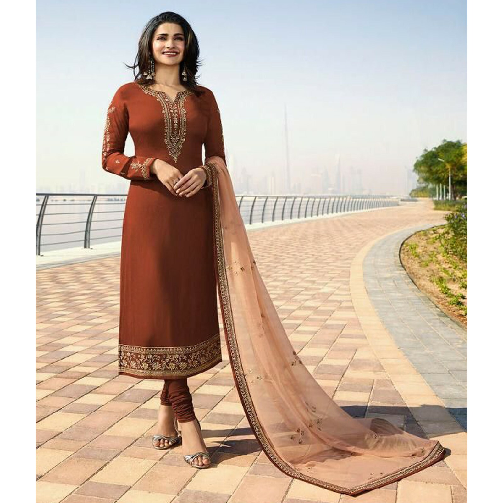 colour contrast suit