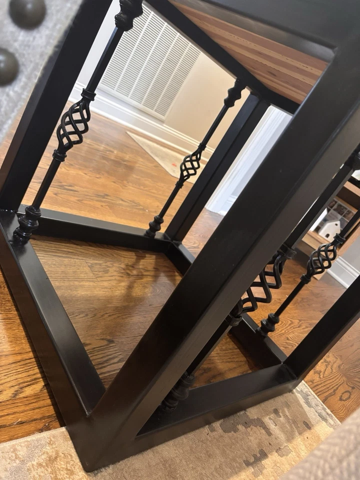 Mesa auxiliar de acero soldado de 2 pies X2 pies hecha a medida con tapa de madera de cedro rojo satinado Foto 4 de 4