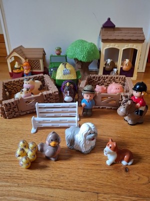 LARGE LOT Step 2 Happyland  Village Countryside Farm Stable Chicken Coop Hay