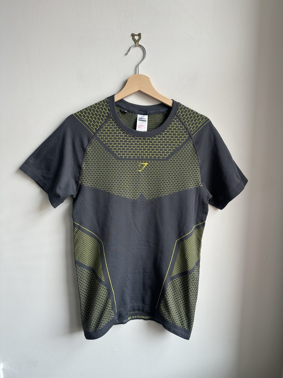 Gymshark V4 Onyx Grey And Yellow Short Sleeve T-Shirt Size L - Perfect Condition
