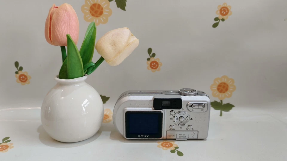 Sony Digital Camera Cybershot DSC-P8 3.2MP Off-white Color Tested - Image 3 of 4