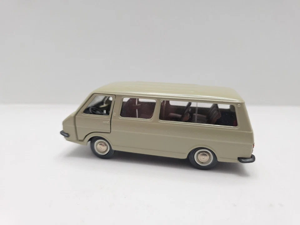 1:43 RAF 2203 A18 NOVOEXPORT USSR CCCP SARATOV **Tan/Beige** - Image 2 of 4