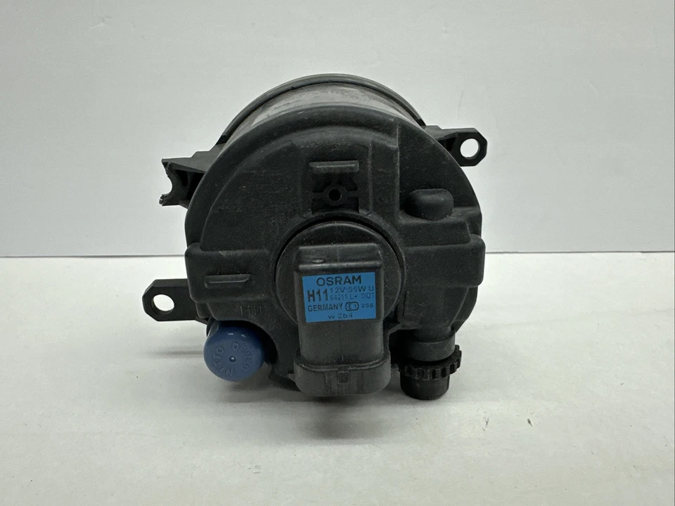 Оригинальные противотуманные фары 2012 Toyota Camry XLE 8122006071 - Изображение 2 из 4