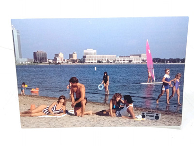 Paare genießen den Strand am Lake Charles Louisiana USA Vintage Postkarte um 1990