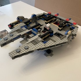 LEGO Star Wars: Millenium Falcon 7190 Near Complete with Manual, No Box READ