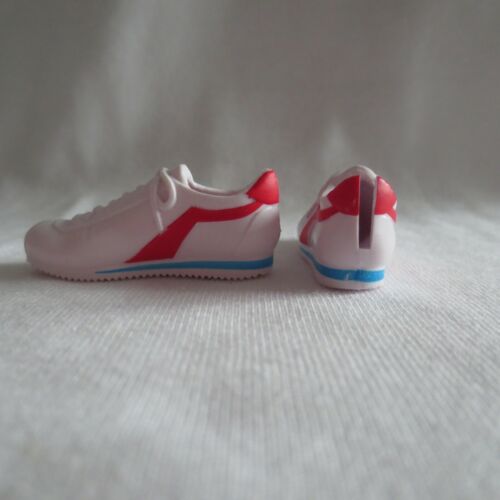 NUEVO Barbie WW84 Mujer Maravilla 1984 Steve Trevor Ken Muñeca Tenis Blancas Zapatos - Imagen 3 de 4
