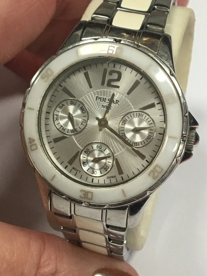 Reloj Pulsar PP6021 Damas Cronógrafo Esfera Plateada Acero Inoxidable y Blanco 50M Foto 4 de 4