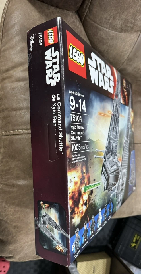 LEGO STAR WARS: KYLO REN'S COMMAND SHUTTLE (75104) 1005 PCS RETIRED/COMPLETE SET - Image 4 of 4