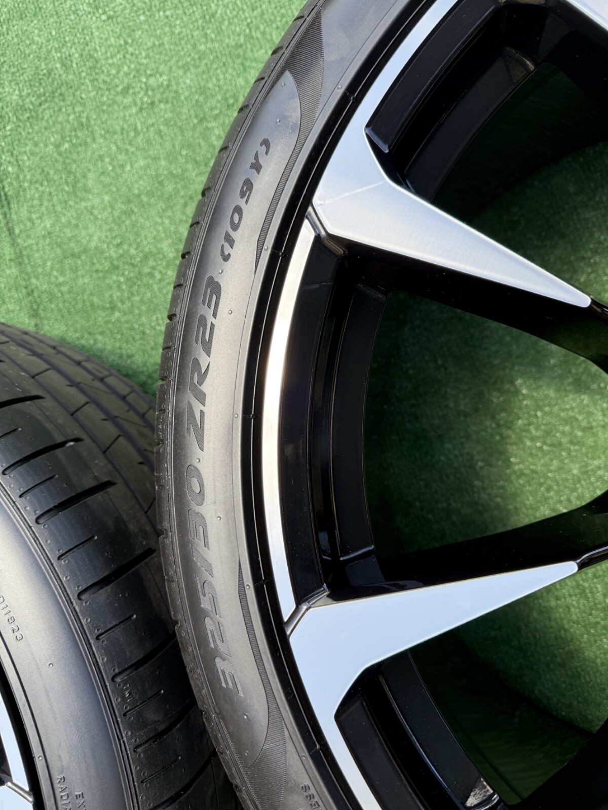 Lamborghini Urus Taigete 23” Wheels & Tires OEM Factory Set | Pirelli P-Zero