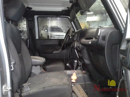 Jeep Wrangler 2016 velocímetro cuadro de instrumentos indicadores - Imagen 12 de 14
