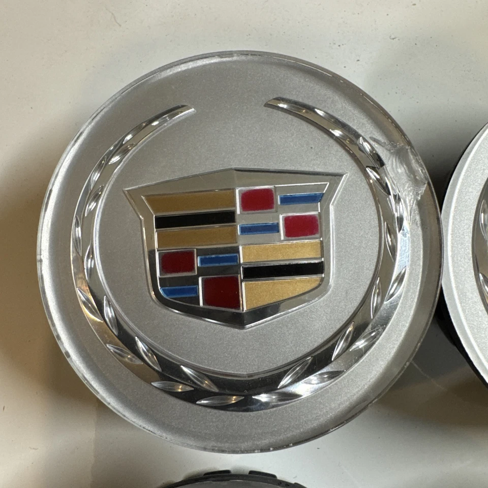 Juego de tapacubos centrales de rueda OEM Cadillac SRX DTS XLR STS CTS ATS XTS 9597375 2,625" pulgadas Foto 2 de 4