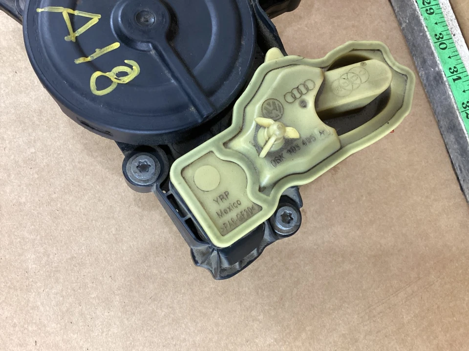 Separador de aceite de válvula Volkswagen Jetta 2014-2020 06K103495 OEM Foto 3 de 4