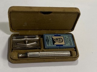 Vintage GILLETTE CANADA TECH RAZOR KHAKI SET MID 1940'S