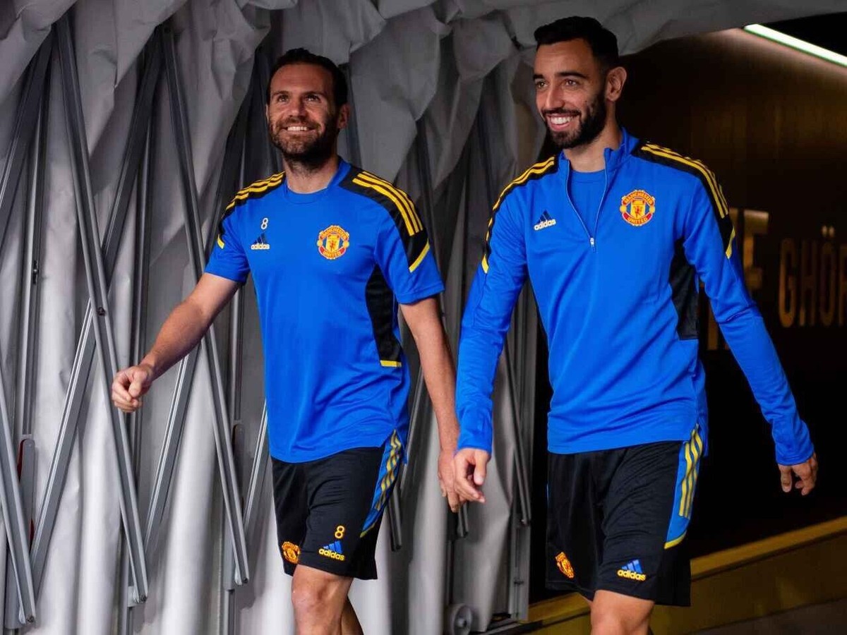 MANCHESTER UNITED ADIDAS 2021/2022 FOOTBALL PRE MATCH JERSEY SIZE