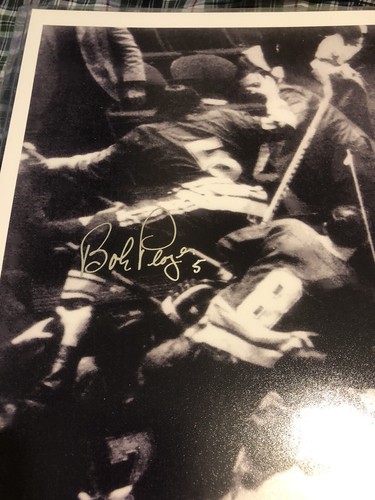 St. Louis BLUES Bob & Bill PLAGER vs The FLYERS Fans SIGNED X2 8X10 Holo & COA - Picture 2 of 3