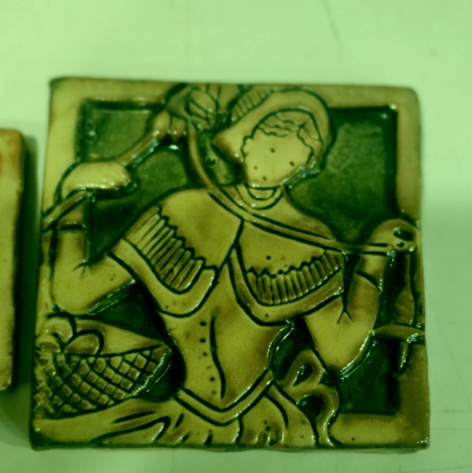 Azulejos de cerámica antiguos de Moravia, Mayflower y Priscila Foto 2 de 3