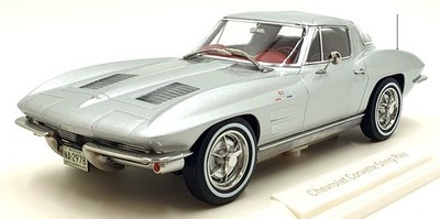 Norev Maßstab 1:18 189052 - 1963 Chevrolet Corvette Sting Ray Sebring silber met.