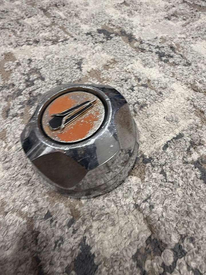 Tapacubos centrales Plymouth Arrow Champ años 70 Foto 4 de 4