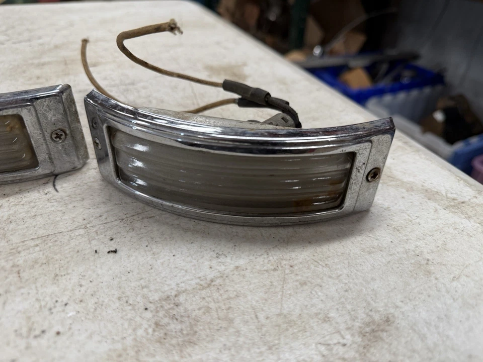 Два оригинальных корпуса парковочных фонарей 1948-1950 Ford Truck F-1, ободок и прозрачная линза - Изображение 2 из 4