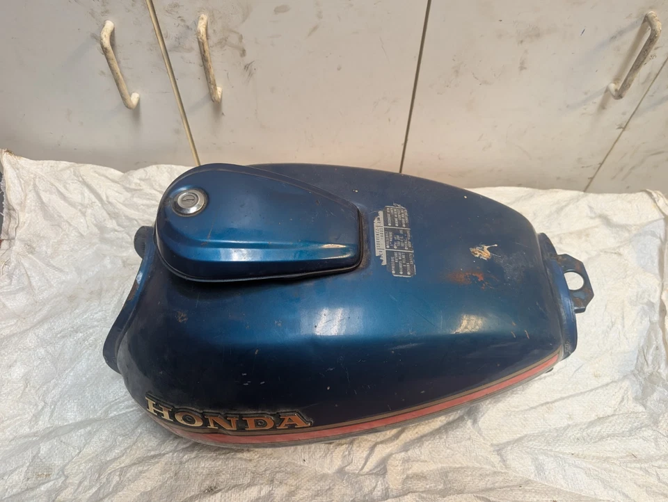 1979 HONDA CM185T TWINSTAR 200 GAS TANK FUEL PETROL RESERVOIR ( NO KEY ) - Image 3 of 4