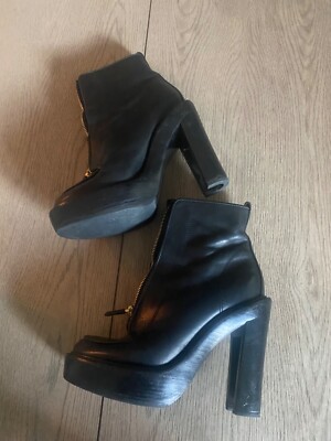 GIVENCHY ZIPPER ANKLE BOOTS 39.5 RETAILS FOR 2K