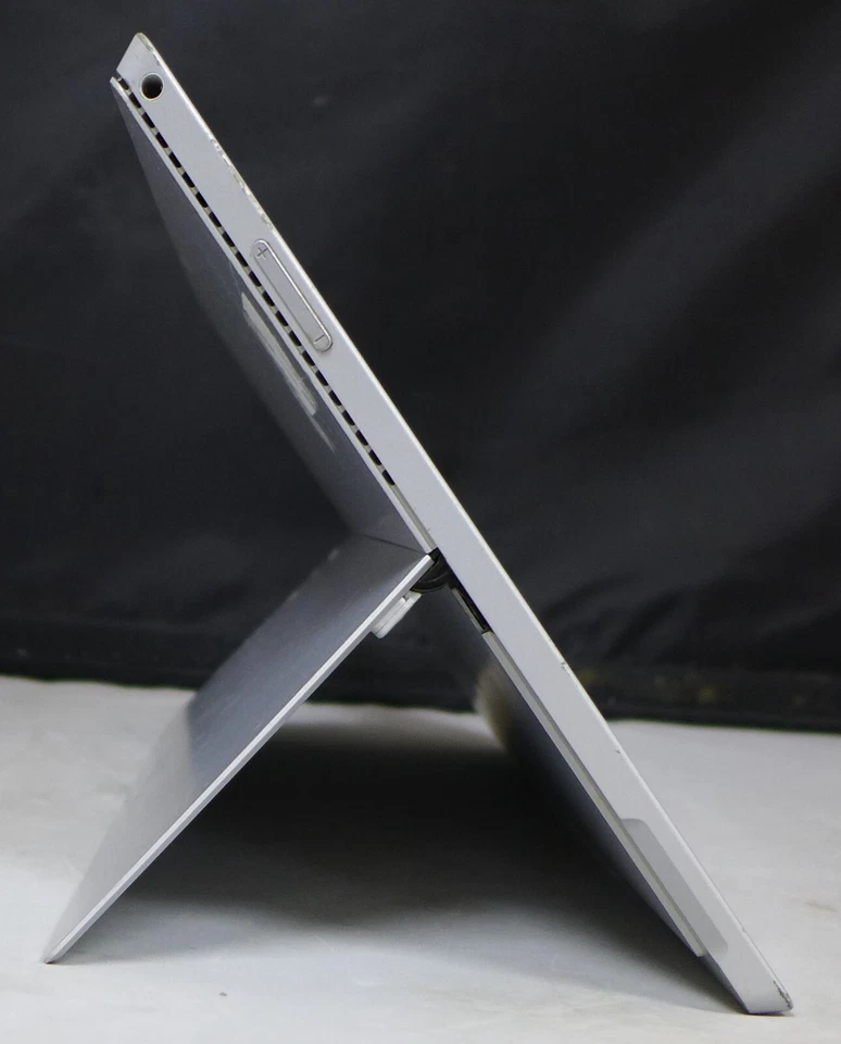 Microsoft Surface Pro 3, Platinum,13",i5, 8GB,256GB -Charging port issue(loose) - Image 4 of 4
