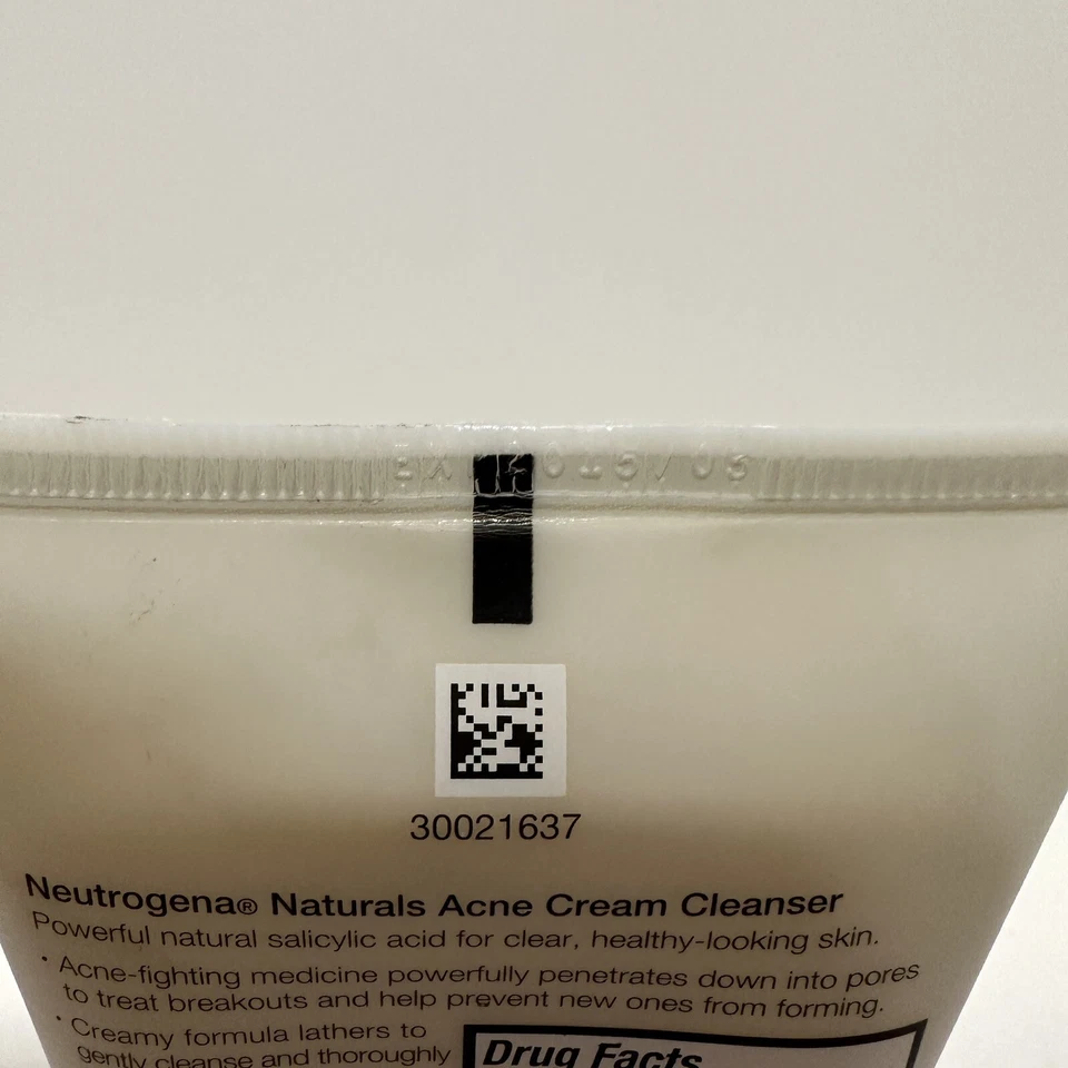 Crema limpiadora para acné Neutrogena Naturals 5 OZ Foto 3 de 3