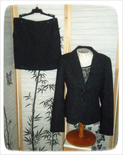 Women's Suit Size 4 OUTBACK RED  