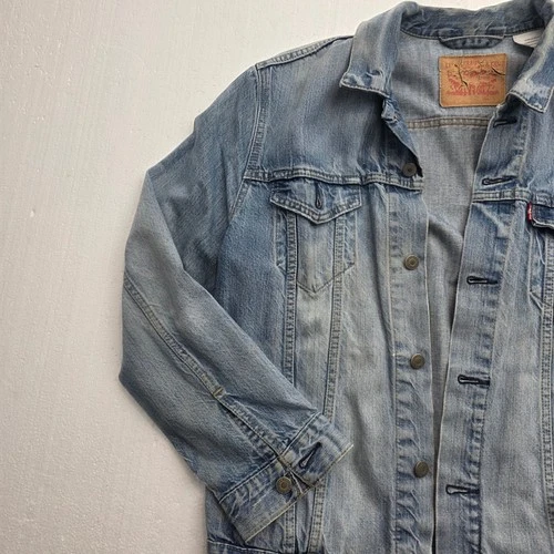 Levis Mens Trucker Jacket Light Wash Blue Denim Button Front Size L image 3