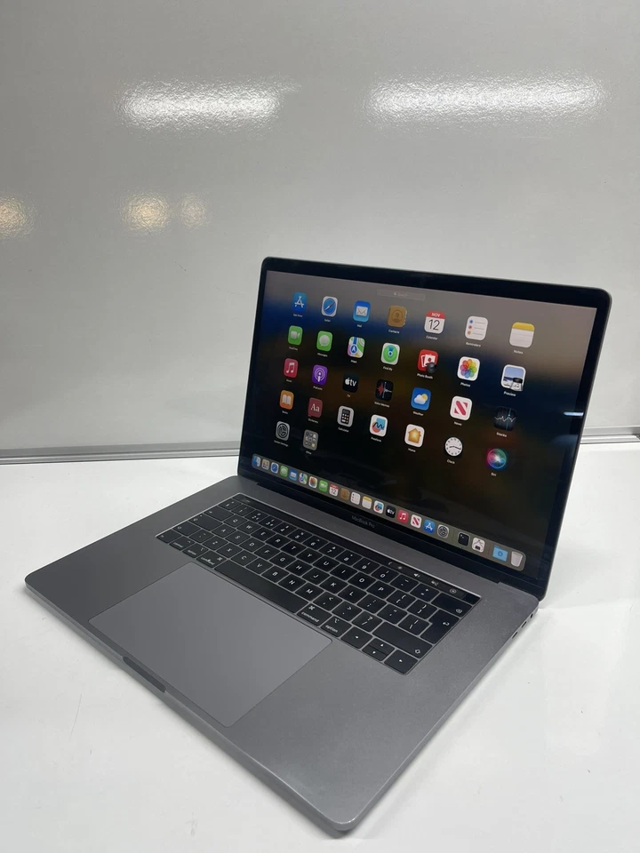 Apple MacBook Pro 15" (2019) A1990 i9-8th , 32GB RAM, 512GB SSD Touchbar Laptop - Image 2 of 4