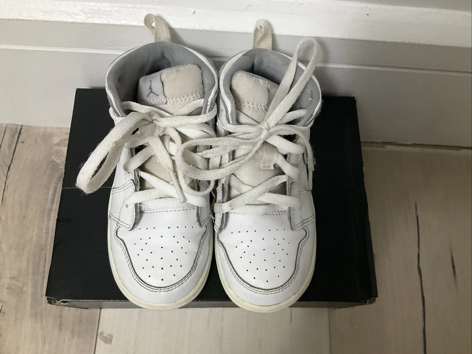 Nike Air Jordan 1 Mid White 8C  (Toddler/baby Shoes) - Imagem 4 de 4