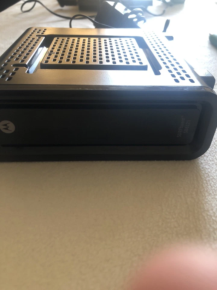 Motorola SURFboard Extreme Cable Modem SB6121 Docsis  - Image 2 of 3