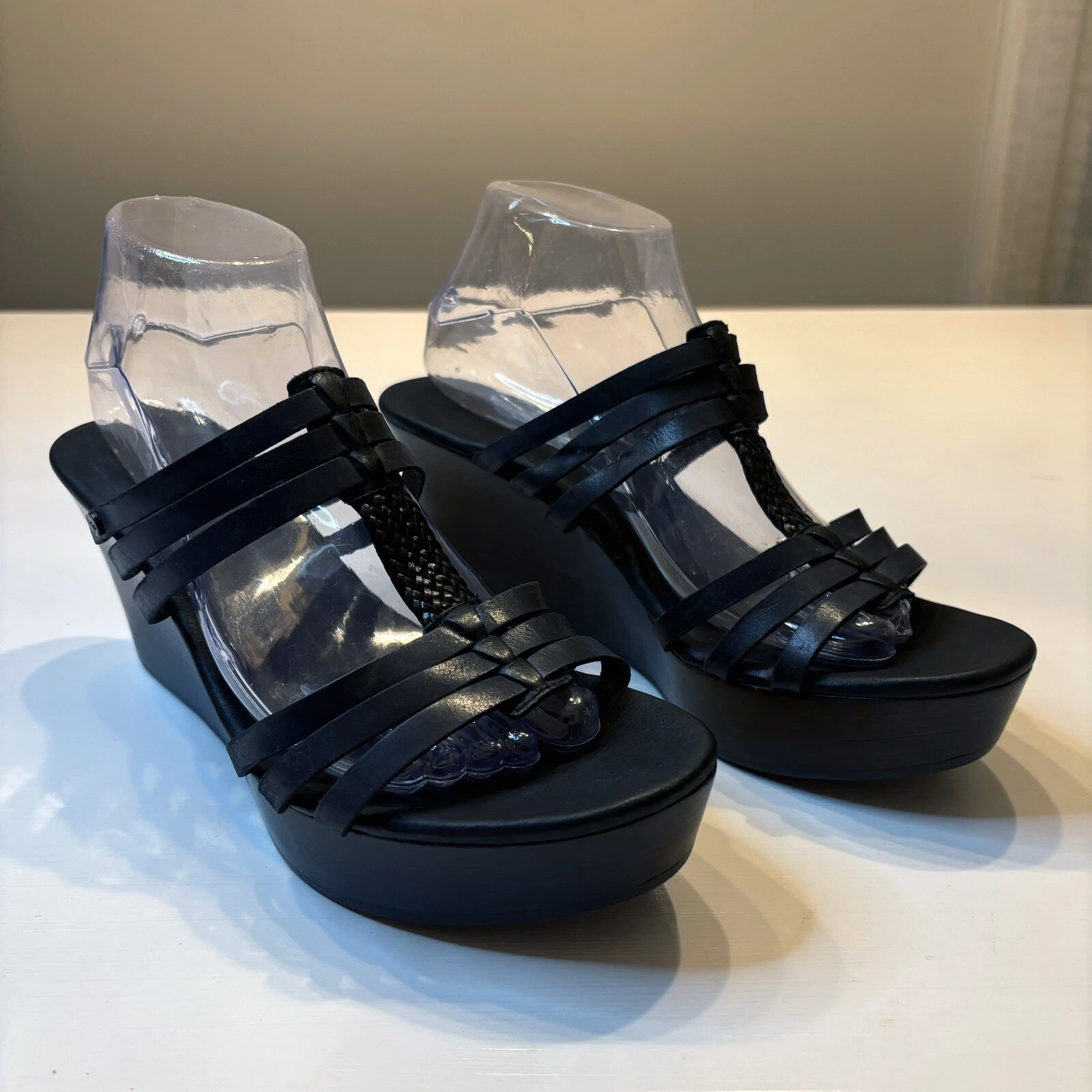 UGG UGGs Mattie sandali donna neri in pelle con cinturino stile 1006863 taglia US 10