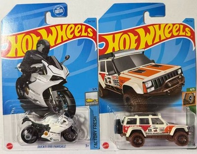 Hot Wheels Treasure Hunt Lot of 5 Sharkruiser Jeep Nissan Ducati 71 Mustang Funn
