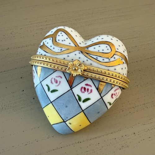 Vintage Hand painted Heart Shaped Floral Hinged Porcelain Trinket Jewelry Box