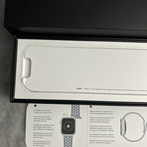 Apple Series 5 Nike Watch Box inserts et bracelet inclus MONTRE D'OCCASION - Photo 5 sur 9